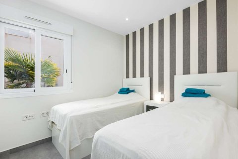 Bungalow till salu i Torrevieja, Alicante, Spanien 3 sovrum, 82 kvm. Nr. 149287 - foto 9