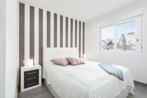 Bungalow till salu i Torrevieja, Alicante, Spanien 3 sovrum, 82 kvm. Nr. 149287 - foto 18