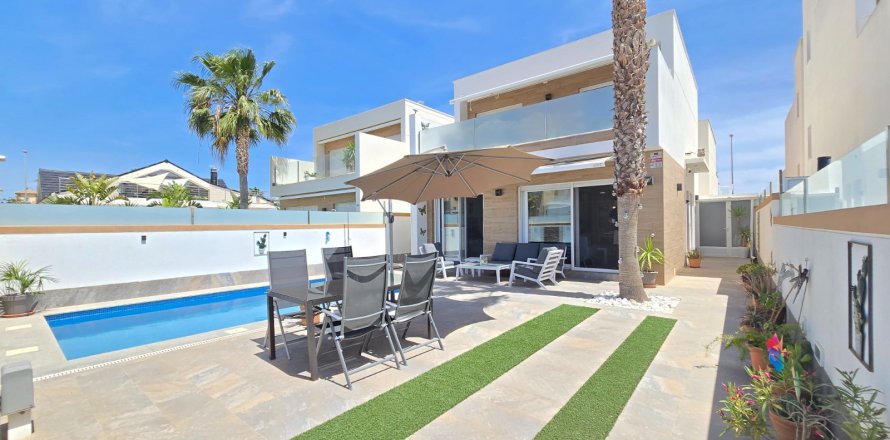 Villa à Pilar de la Horadada, Alicante, Espagne 3 chambres, 111 m2 No. 189306