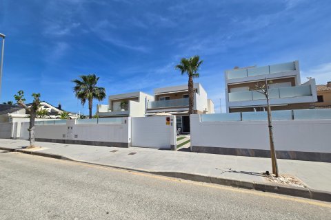 Villa à vendre à Pilar de la Horadada, Alicante, Espagne, 3 chambres, 111 m2 No. 189306 - photo 2