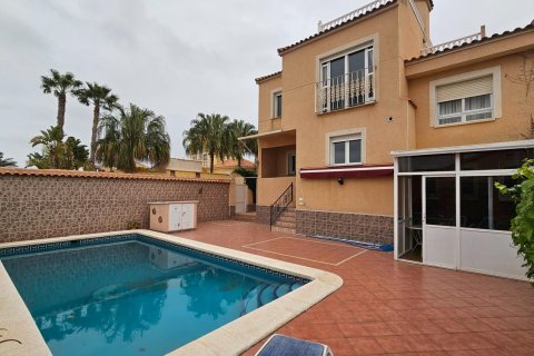 Villa à Torrevieja, Alicante, Espagne 3 chambres, 267 m2 No. 155918