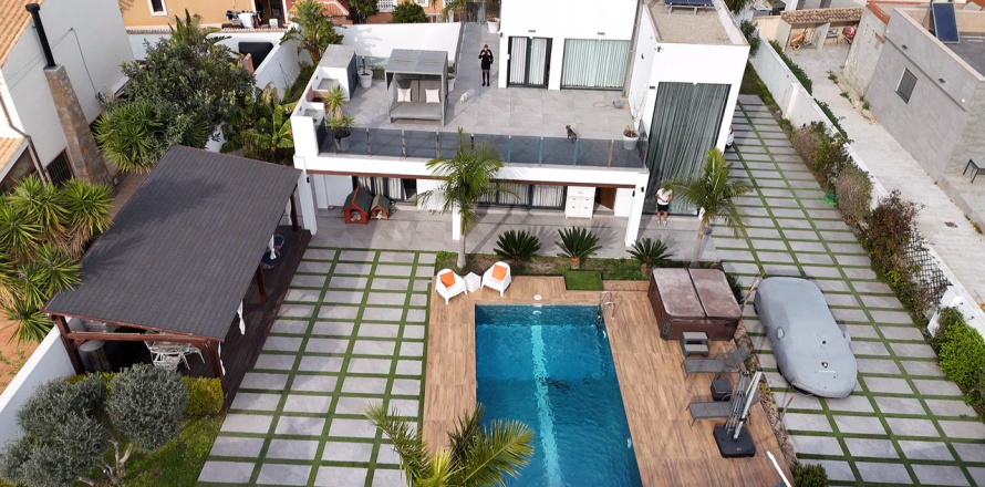 Willa w Los Balcones, Alicante, Hiszpania 3 sypialnie, 241 mkw. nr 155916