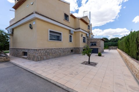 Villa till salu i San Vicente del Raspeig, Alicante, Spanien 5 sovrum, 450 kvm. Nr. 135641 - foto 8