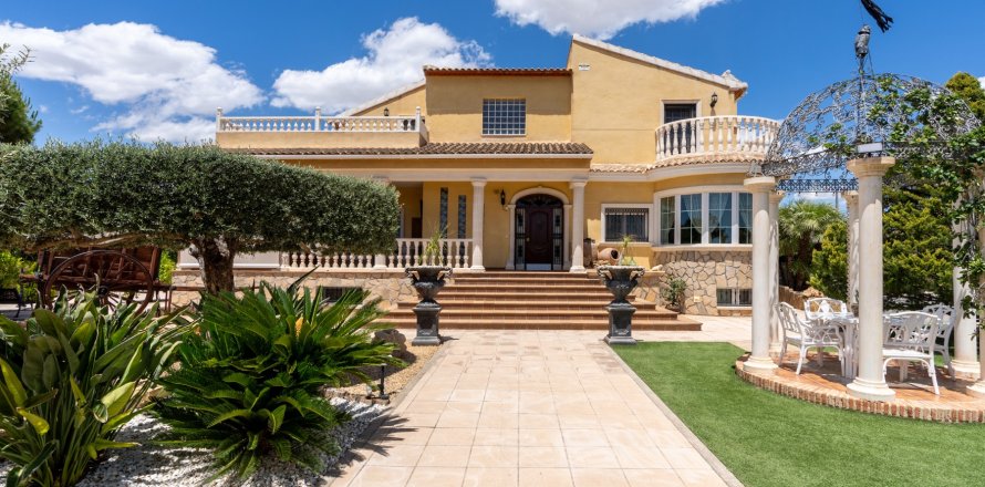 Villa i San Vicente del Raspeig, Alicante, Spanien 5 sovrum, 450 kvm. Nr. 135641