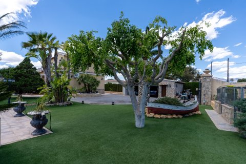 Villa till salu i San Vicente del Raspeig, Alicante, Spanien 5 sovrum, 450 kvm. Nr. 135641 - foto 18