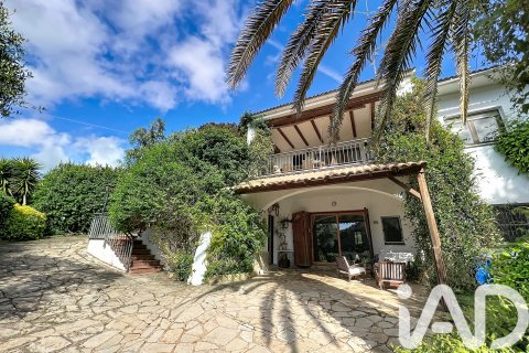 Casa a Sant Cebria De Vallalta, Barcelona, Spagna 6 camere da letto, 233 mq. N° 172443