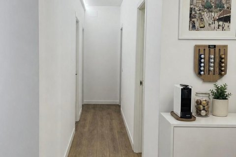 Apartment for sale in Madrid, Spain 3 bedrooms, 95 sq.m. No. 172442 - photo 7