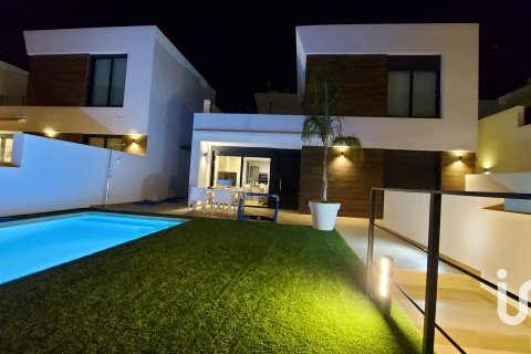 Talo El Campello, Alicante, Espanja 3 makuuhuonetta,  No. 153130