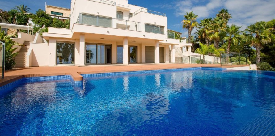 Villa in Moraira, Alicante, Spain 4 bedrooms, 559 sq.m. No. 95753