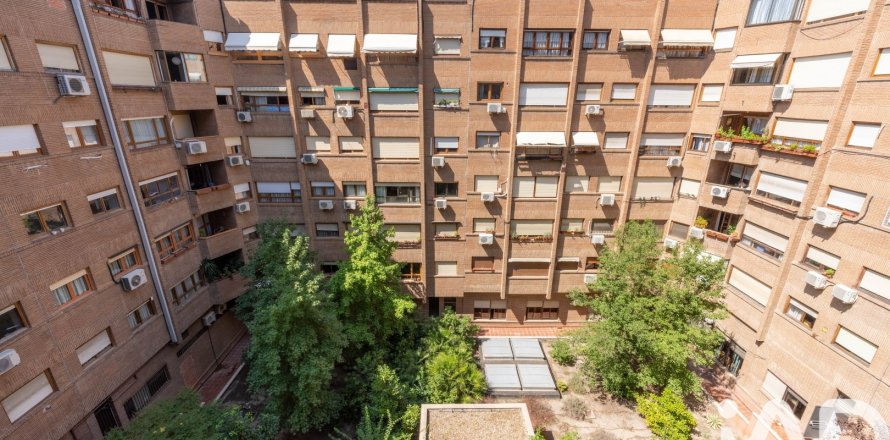 Huoneisto Madrid, Espanja 2 makuuhuonetta, 75 m2 No. 187570
