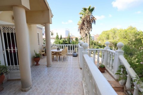 Villa for sale in Villamartin, Alicante, Spain 5 bedrooms, 308 sq.m. No. 189377 - photo 2