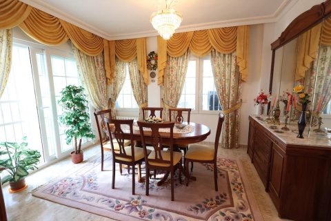 Villa for sale in Villamartin, Alicante, Spain 5 bedrooms, 308 sq.m. No. 189377 - photo 6
