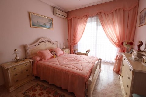 Villa for sale in Villamartin, Alicante, Spain 5 bedrooms, 308 sq.m. No. 189377 - photo 10