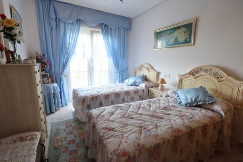Villa for sale in Villamartin, Alicante, Spain 5 bedrooms, 308 sq.m. No. 189377 - photo 11