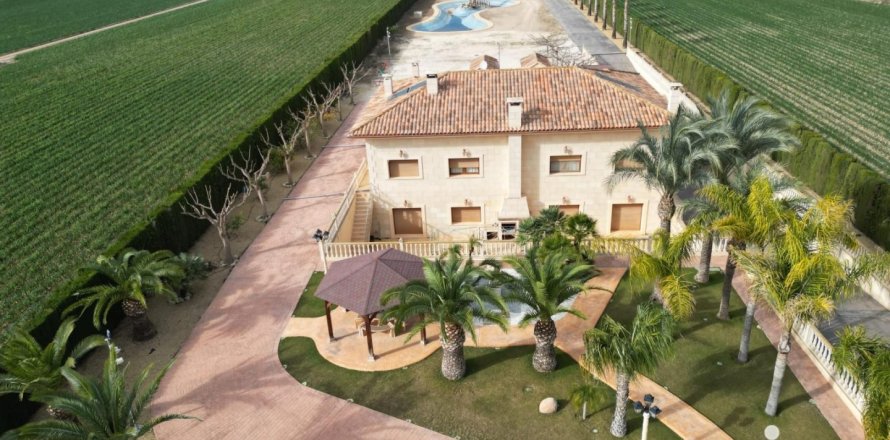 Dom w Aspe, Alicante, Hiszpania 5 sypialni, 583 mkw. nr 153123