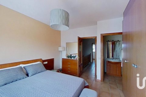 Townhouse for sale in La Pobla De Montornes, Tarragona, Spain 4 bedrooms, 144 sq.m. No. 153128 - photo 25