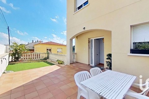 Townhouse for sale in La Pobla De Montornes, Tarragona, Spain 4 bedrooms, 144 sq.m. No. 153128 - photo 2