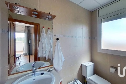 Townhouse for sale in La Pobla De Montornes, Tarragona, Spain 4 bedrooms, 144 sq.m. No. 153128 - photo 28