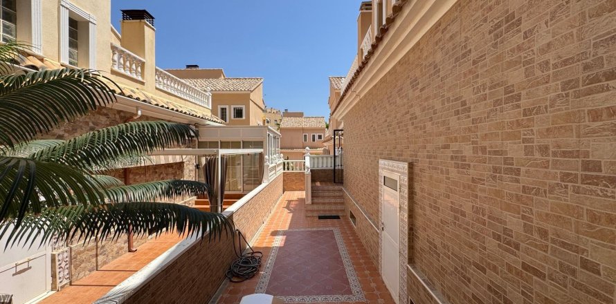 Townhouse in Guardamar del Segura, Alicante, Spanien 3 Schlafzimmer, 91 m2 Nr. 191632
