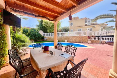 Villa zum Verkauf in Los Balcones, Alicante, Spanien 3 Schlafzimmer, 253 m2 Nr. 191631 - Foto 17