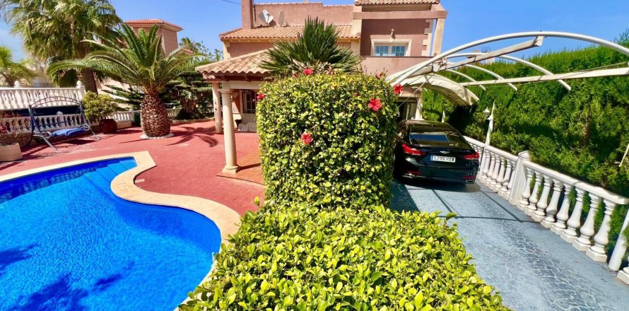 Villa in Los Balcones, Alicante, Spanien 3 Schlafzimmer, 253 m2 Nr. 191631