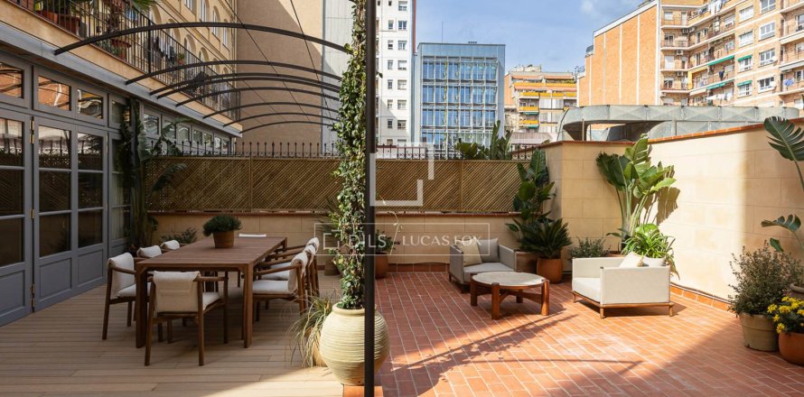 Lägenhet i Barcelona, Spanien 3 sovrum, 200 kvm. Nr. 161413