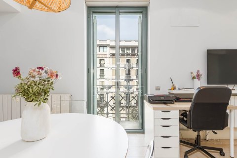 Lägenhet till salu i Barcelona, Spanien 2 sovrum, 96 kvm. Nr. 161417 - foto 13