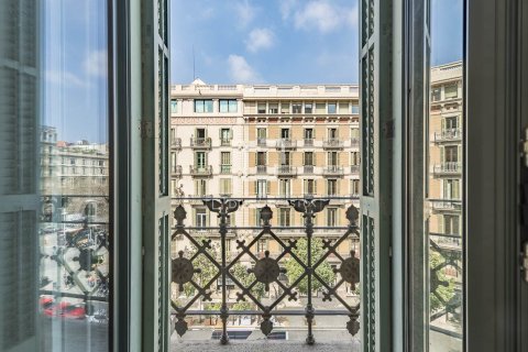 Lägenhet till salu i Barcelona, Spanien 2 sovrum, 96 kvm. Nr. 161417 - foto 3