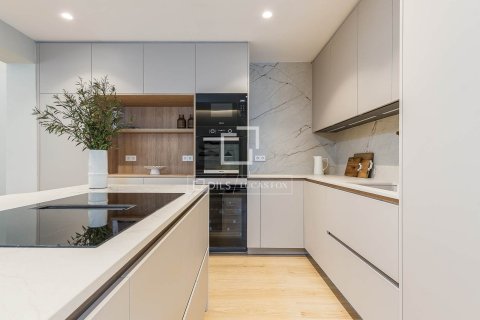 Lägenhet till salu i Barcelona, Spanien 5 sovrum, 223 kvm. Nr. 161418 - foto 13