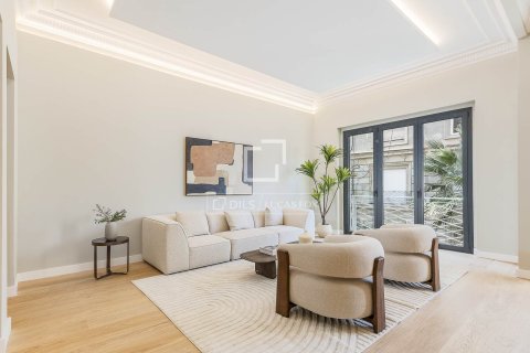 Lägenhet till salu i Barcelona, Spanien 5 sovrum, 223 kvm. Nr. 161418 - foto 8