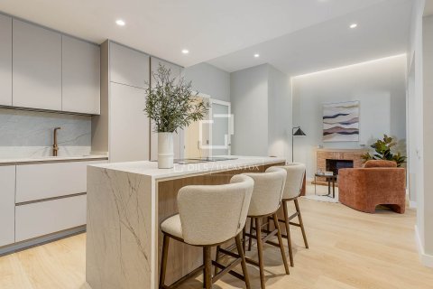 Lägenhet till salu i Barcelona, Spanien 5 sovrum, 223 kvm. Nr. 161418 - foto 15