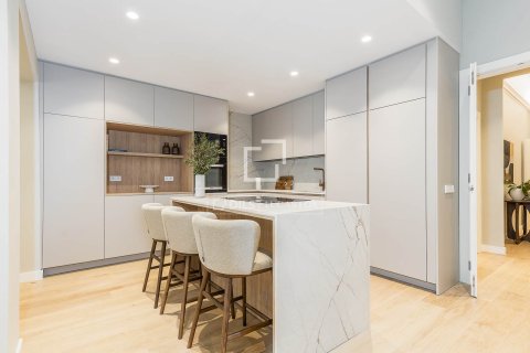 Lägenhet till salu i Barcelona, Spanien 5 sovrum, 223 kvm. Nr. 161418 - foto 12