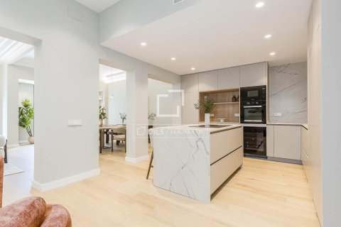 Lägenhet till salu i Barcelona, Spanien 5 sovrum, 223 kvm. Nr. 161418 - foto 11