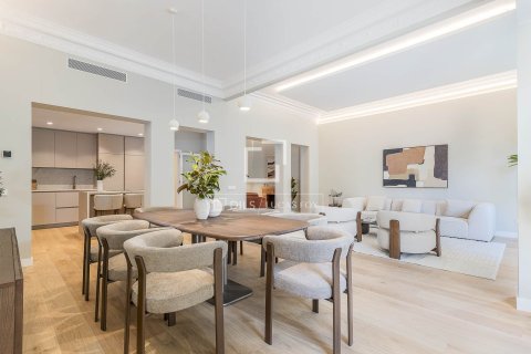 Lägenhet till salu i Barcelona, Spanien 5 sovrum, 223 kvm. Nr. 161418 - foto 10