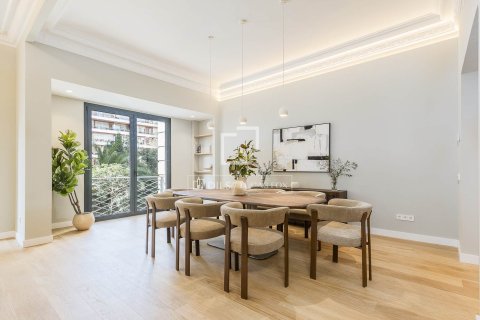 Lägenhet till salu i Barcelona, Spanien 5 sovrum, 223 kvm. Nr. 161418 - foto 7