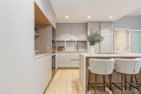 Lägenhet till salu i Barcelona, Spanien 5 sovrum, 223 kvm. Nr. 161418 - foto 14