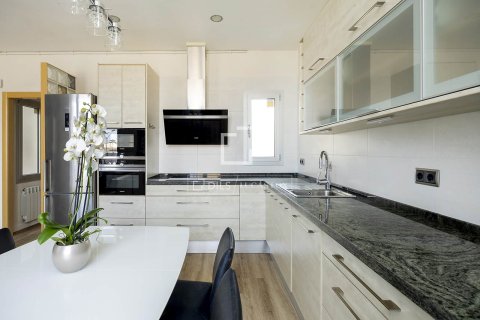 Apartment for sale in Barcelona, Spain 1 bedroom, 57 sq.m. No. 161415 - photo 11