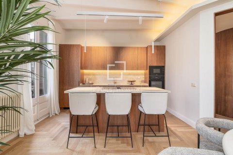 Apartment à vendre à Barcelona, Espagne, 4 chambres, 183 m2 No. 161414 - photo 2