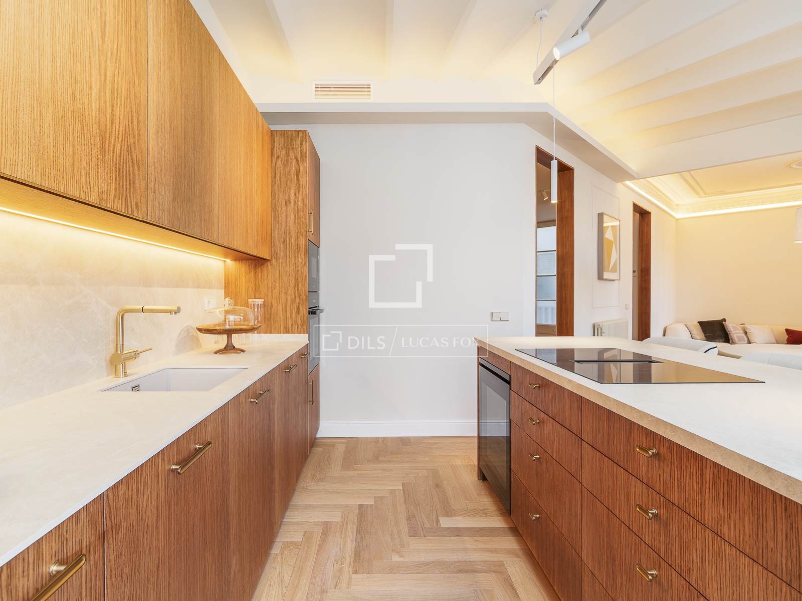 Huoneisto Barcelona, Espanja 4 makuuhuonetta, 183 m2 No. 161414