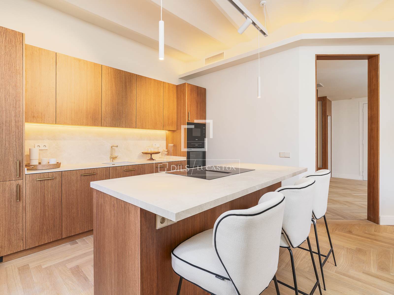 Huoneisto Barcelona, Espanja 4 makuuhuonetta, 183 m2 No. 161414