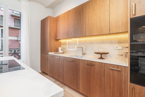 Apartment à vendre à Barcelona, Espagne, 4 chambres, 183 m2 No. 161414 - photo 11