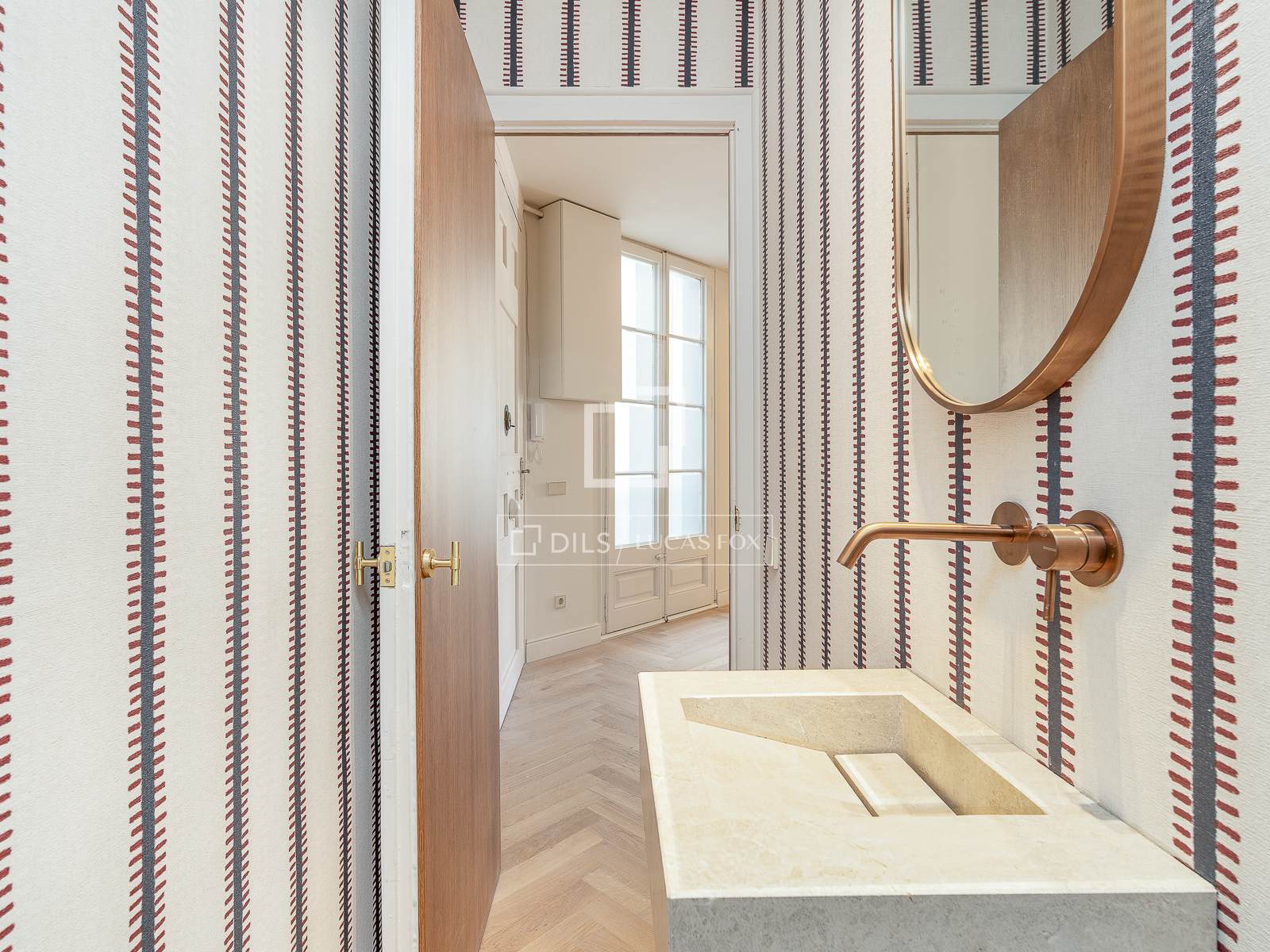 Huoneisto Barcelona, Espanja 4 makuuhuonetta, 183 m2 No. 161414