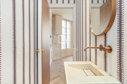 Apartment à vendre à Barcelona, Espagne, 4 chambres, 183 m2 No. 161414 - photo 19