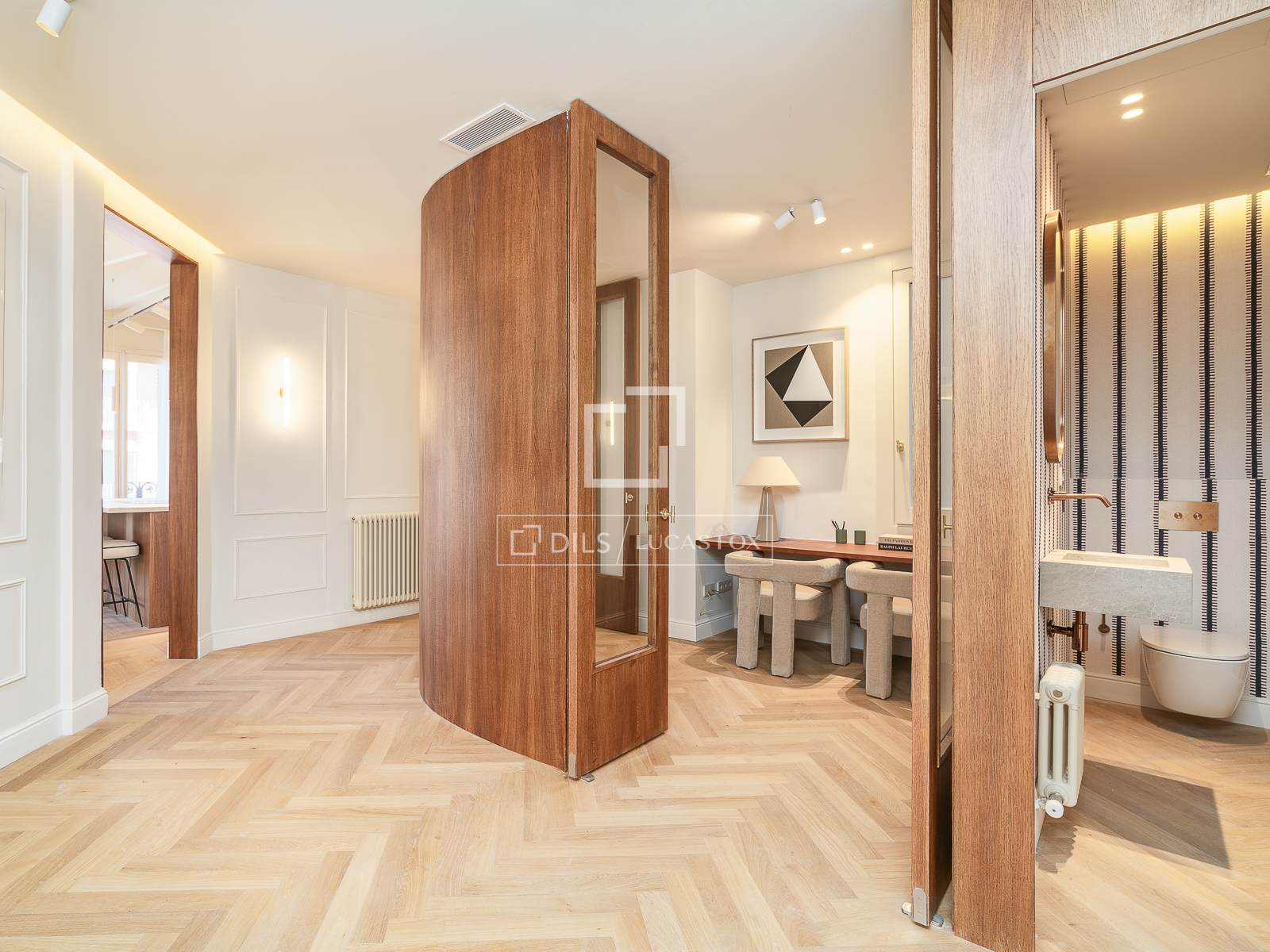 Huoneisto Barcelona, Espanja 4 makuuhuonetta, 183 m2 No. 161414
