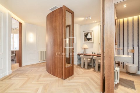 Apartment à vendre à Barcelona, Espagne, 4 chambres, 183 m2 No. 161414 - photo 16