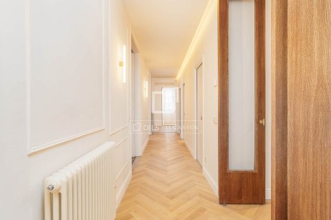 Apartment à vendre à Barcelona, Espagne, 4 chambres, 183 m2 No. 161414 - photo 24