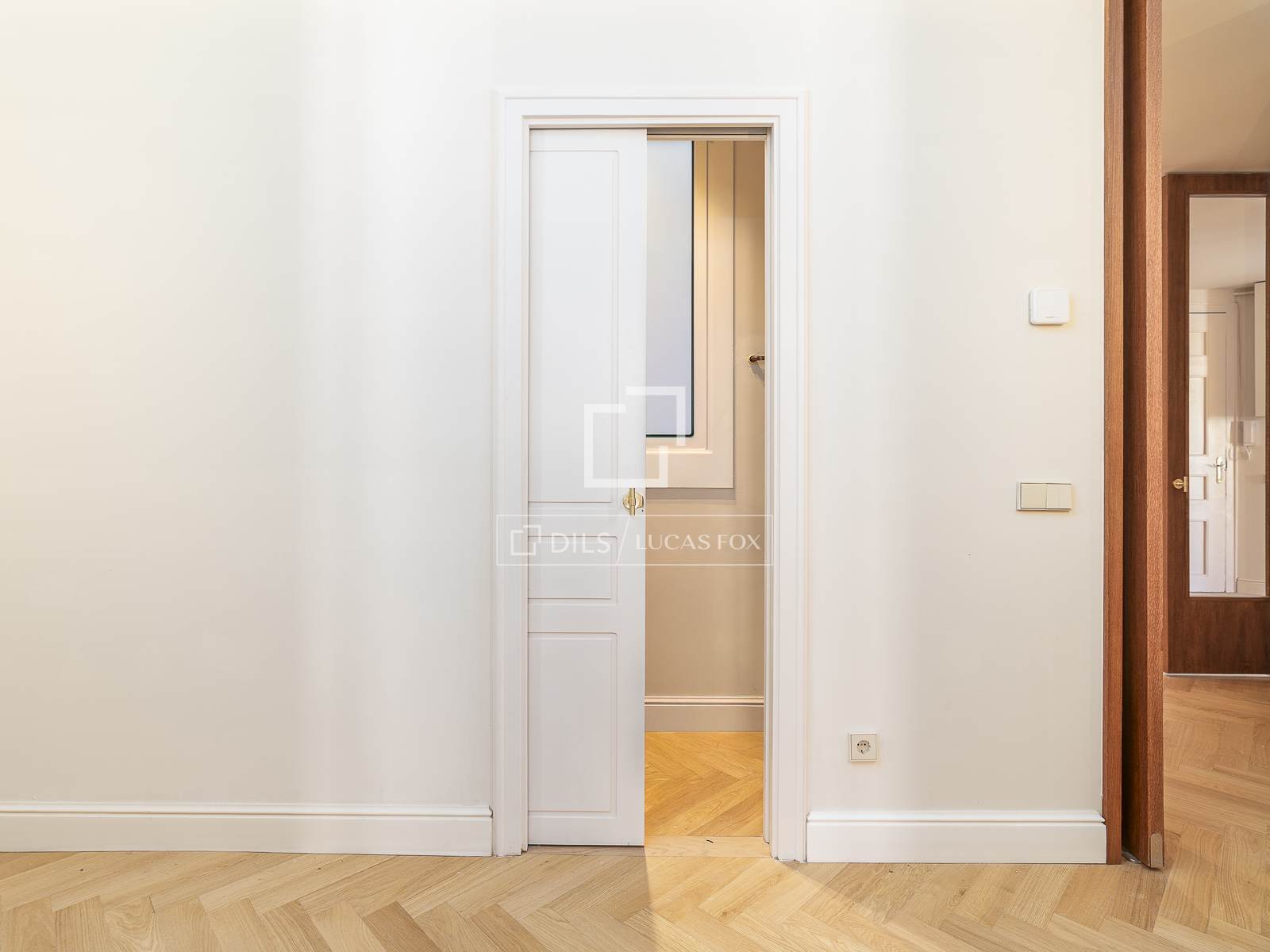 Huoneisto Barcelona, Espanja 4 makuuhuonetta, 183 m2 No. 161414