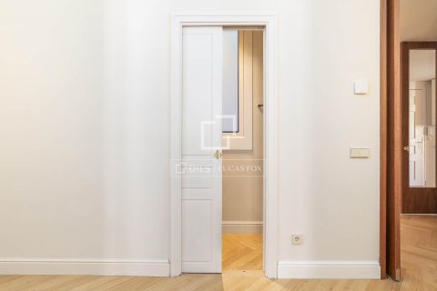 Apartment à vendre à Barcelona, Espagne, 4 chambres, 183 m2 No. 161414 - photo 25