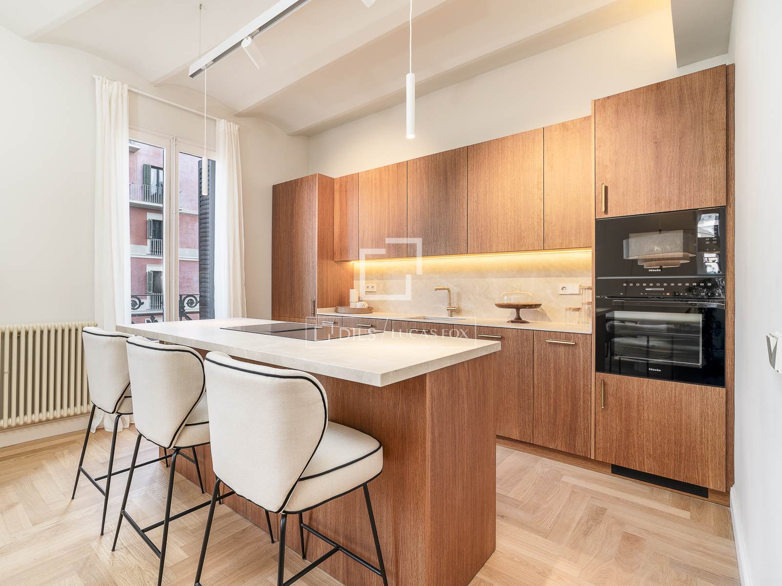 Huoneisto Barcelona, Espanja 4 makuuhuonetta, 183 m2 No. 161414