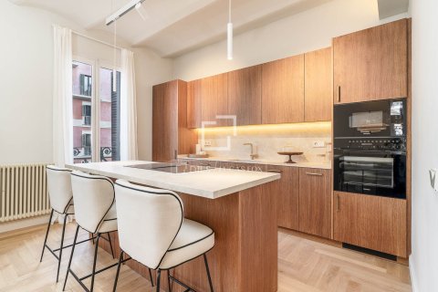 Apartment à vendre à Barcelona, Espagne, 4 chambres, 183 m2 No. 161414 - photo 4